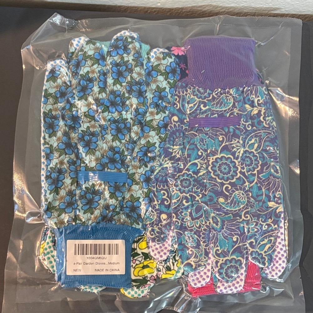 Source Unknown Floral Garden Gloves in Blue and Purple
